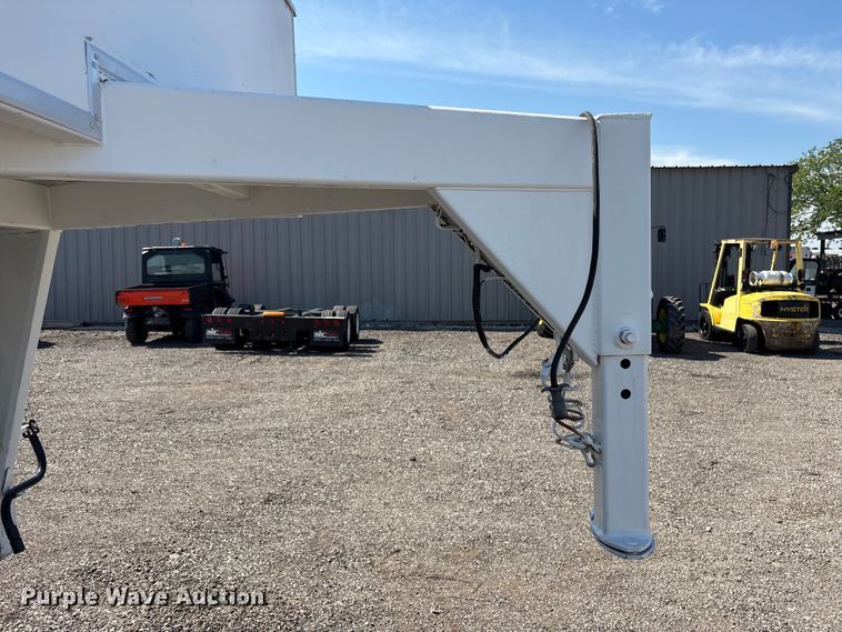 image for item EG9056 2001 Phoenix  enclosed cargo trailer