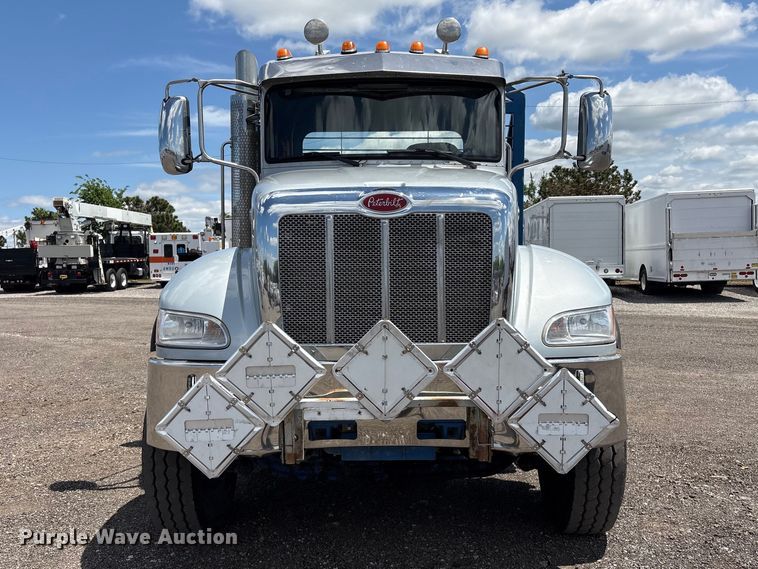 image for item EG9065 2017 Peterbilt 348 flatbed truck