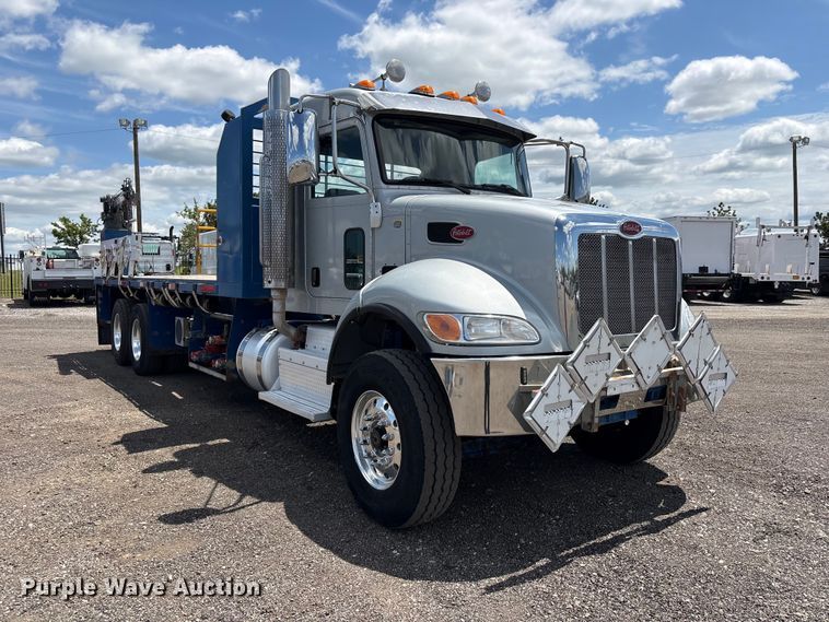 image for item EG9065 2017 Peterbilt 348 flatbed truck