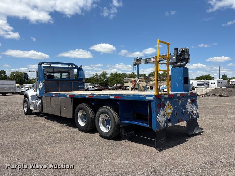 image for item EG9065 2017 Peterbilt 348 flatbed truck