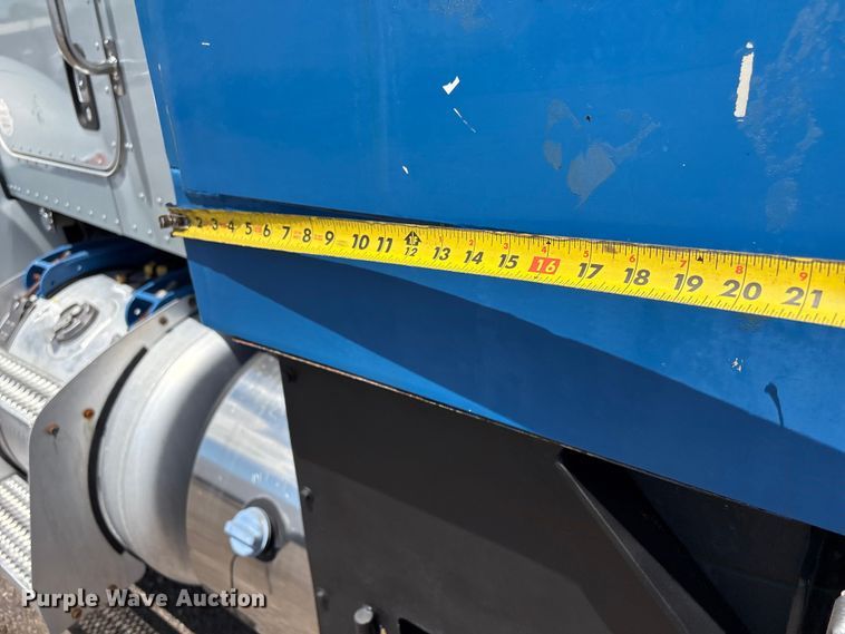 image for item EG9065 2017 Peterbilt 348 flatbed truck