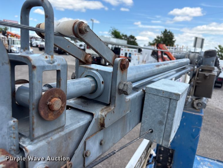image for item EG9065 2017 Peterbilt 348 flatbed truck