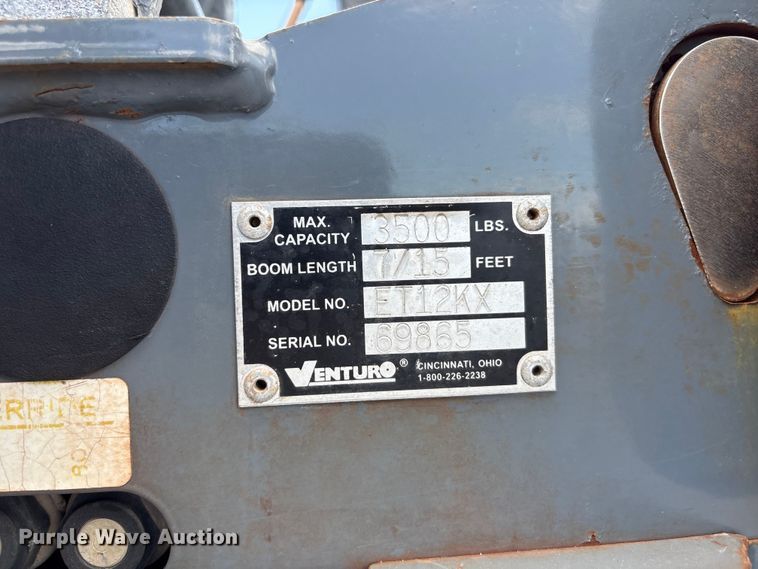 image for item EG9065 2017 Peterbilt 348 flatbed truck