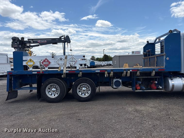 image for item EG9065 2017 Peterbilt 348 flatbed truck