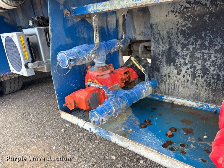 image for item EG9065 2017 Peterbilt 348 flatbed truck