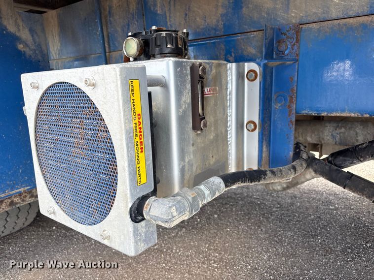 image for item EG9065 2017 Peterbilt 348 flatbed truck