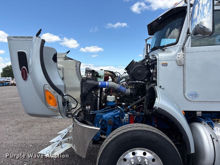 image for item EG9065 2017 Peterbilt 348 flatbed truck