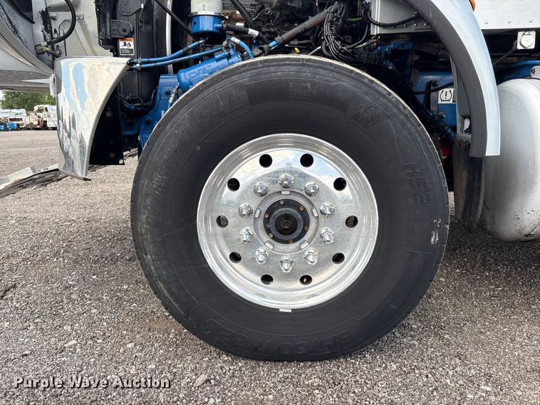 image for item EG9065 2017 Peterbilt 348 flatbed truck