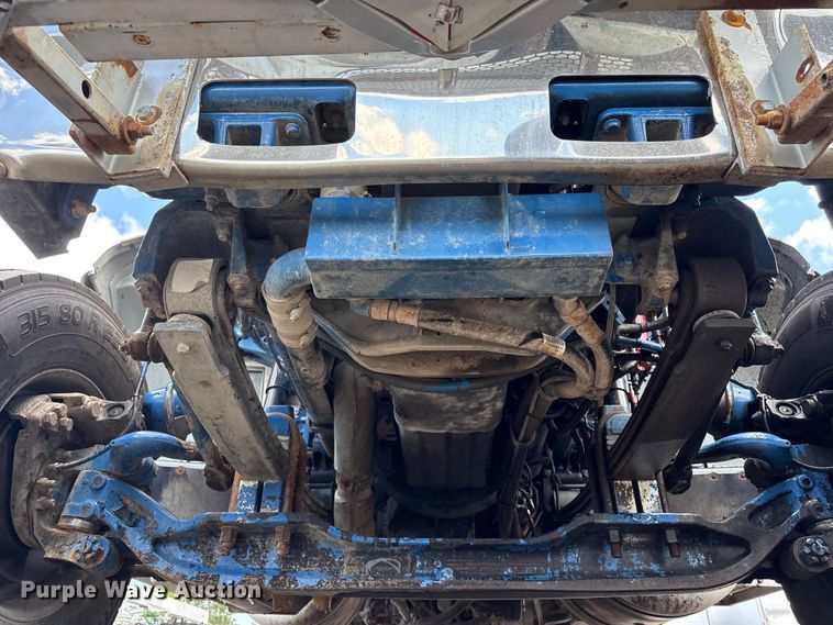 image for item EG9065 2017 Peterbilt 348 flatbed truck