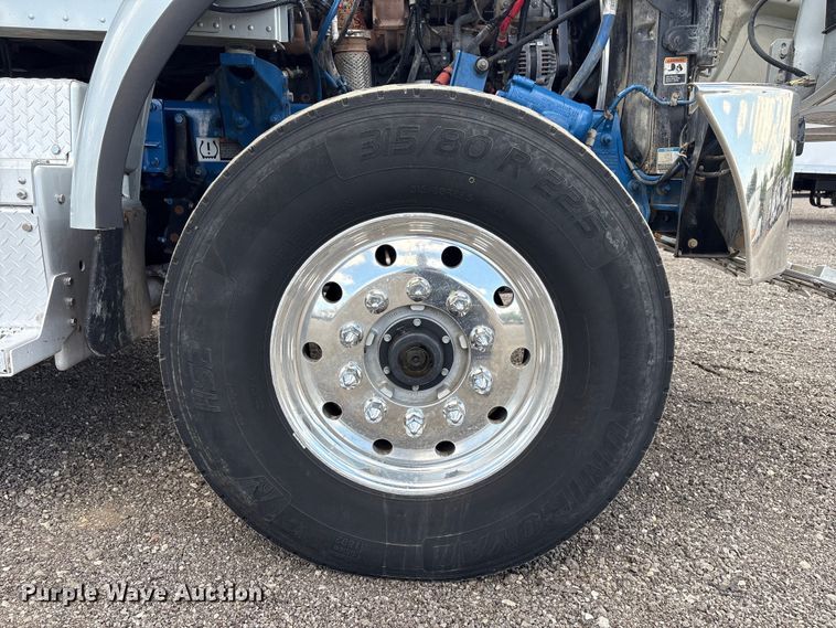 image for item EG9065 2017 Peterbilt 348 flatbed truck