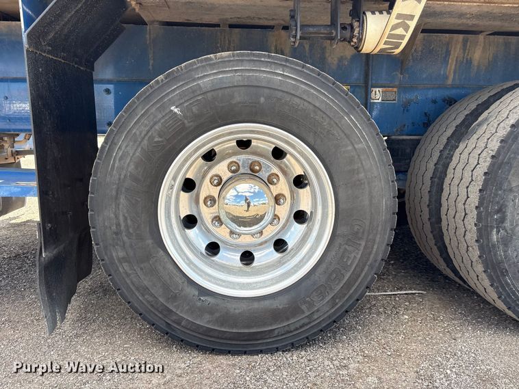 image for item EG9065 2017 Peterbilt 348 flatbed truck