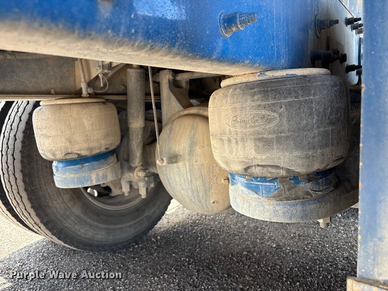 image for item EG9065 2017 Peterbilt 348 flatbed truck