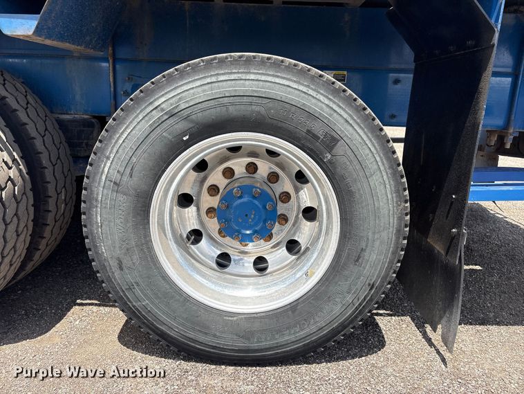 image for item EG9065 2017 Peterbilt 348 flatbed truck