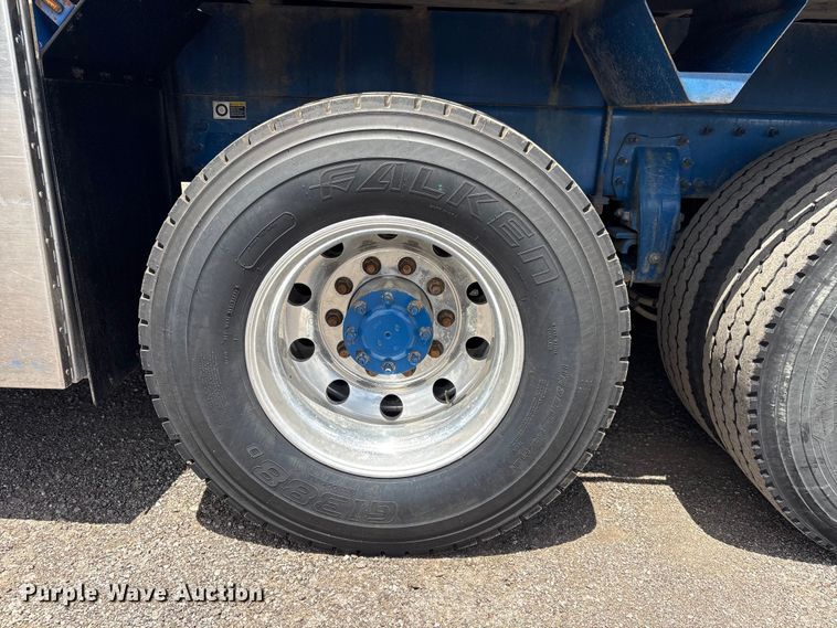image for item EG9065 2017 Peterbilt 348 flatbed truck