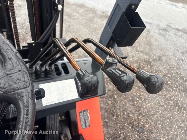 image for item EG9113 2002 Toyota 7FGU15 forklift