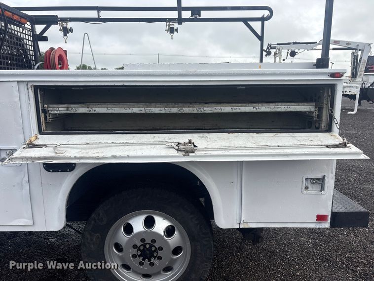 image for item EG9114 2015 Ford F350 Super Duty Ext. Cab utility bed pickup truck