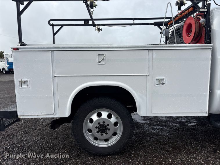 image for item EG9114 2015 Ford F350 Super Duty Ext. Cab utility bed pickup truck