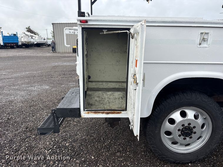 image for item EG9114 2015 Ford F350 Super Duty Ext. Cab utility bed pickup truck