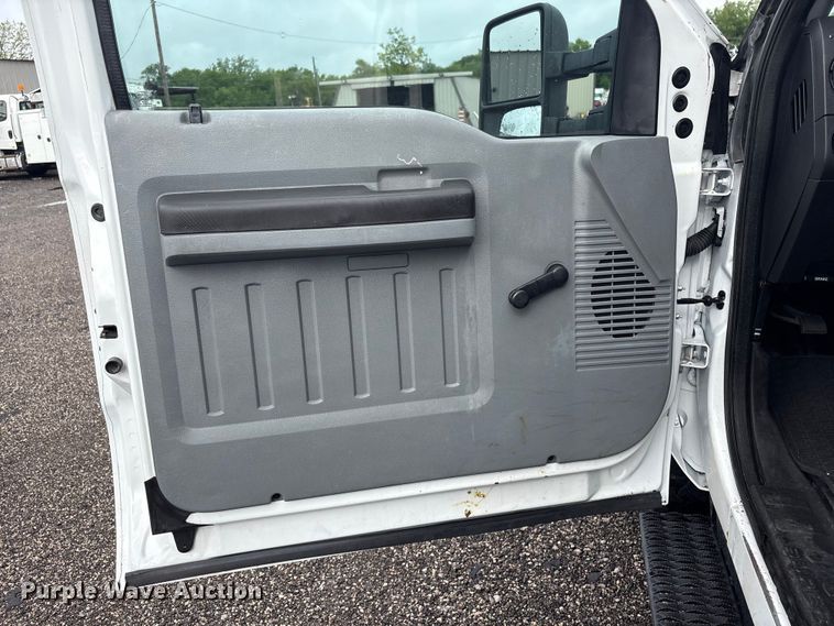 image for item EG9114 2015 Ford F350 Super Duty Ext. Cab utility bed pickup truck