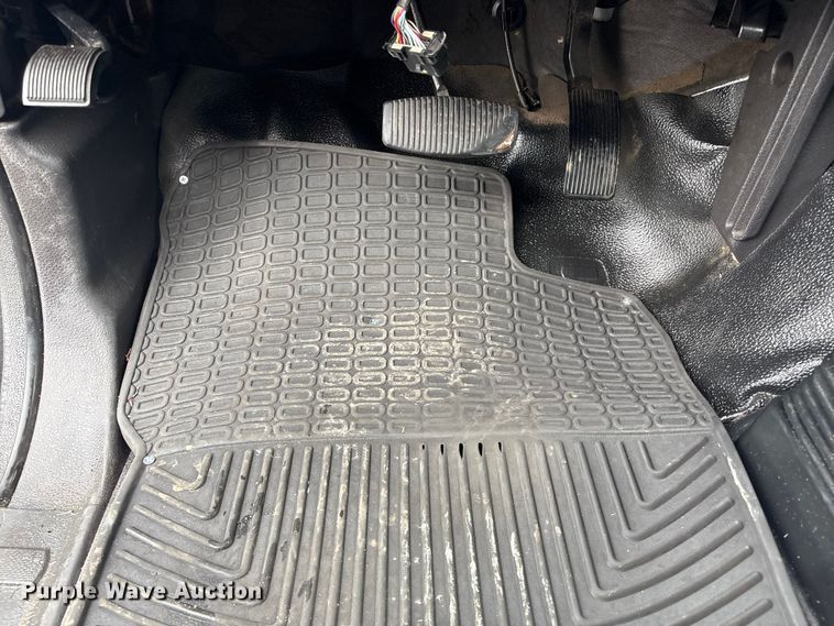 image for item EG9114 2015 Ford F350 Super Duty Ext. Cab utility bed pickup truck