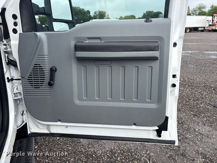 image for item EG9114 2015 Ford F350 Super Duty Ext. Cab utility bed pickup truck
