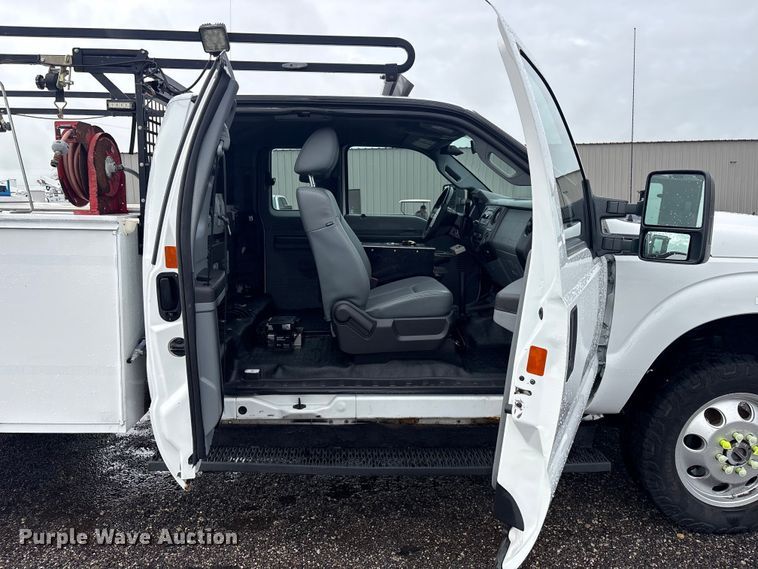 image for item EG9114 2015 Ford F350 Super Duty Ext. Cab utility bed pickup truck