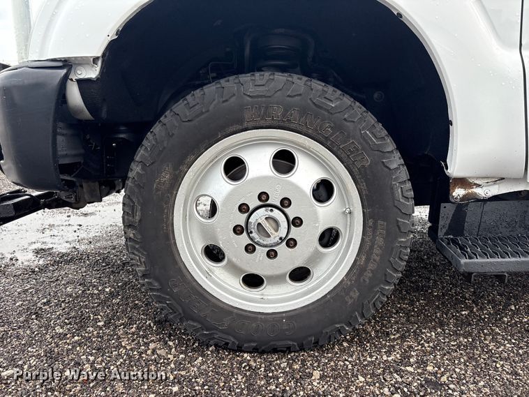 image for item EG9114 2015 Ford F350 Super Duty Ext. Cab utility bed pickup truck