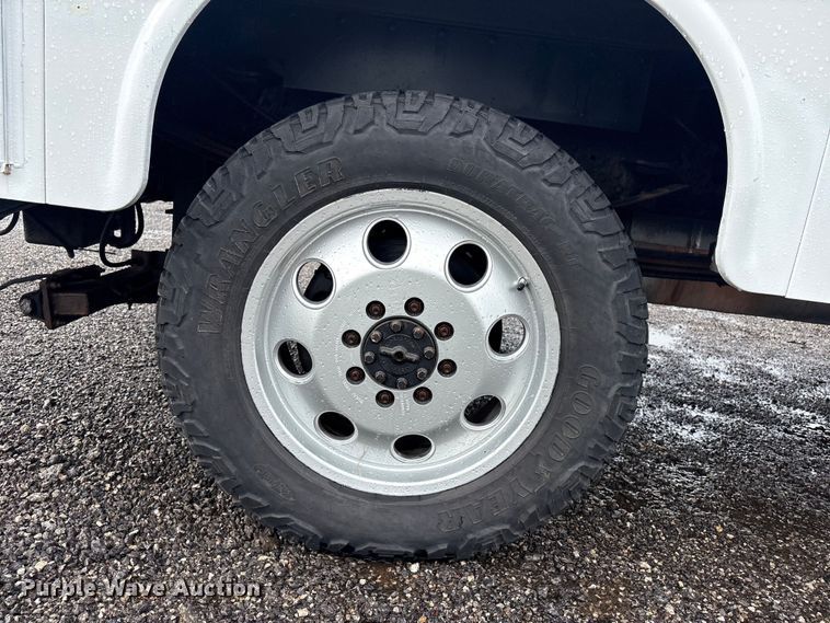 image for item EG9114 2015 Ford F350 Super Duty Ext. Cab utility bed pickup truck