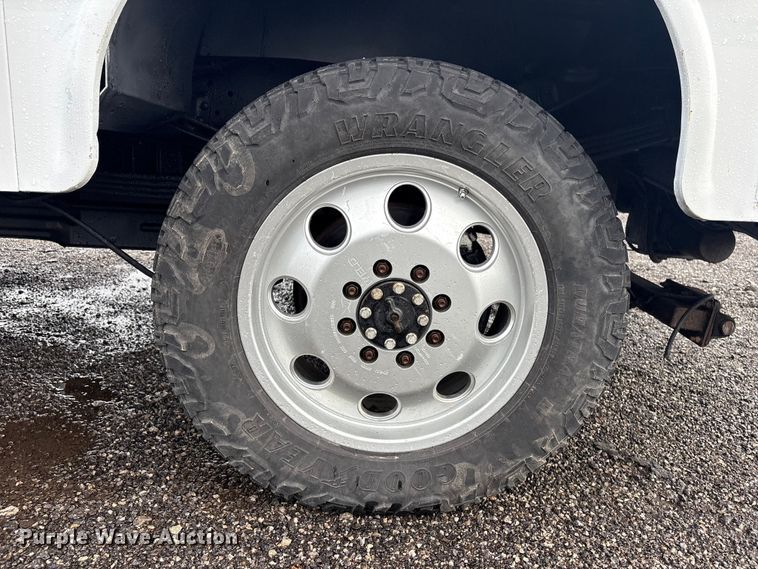 image for item EG9114 2015 Ford F350 Super Duty Ext. Cab utility bed pickup truck