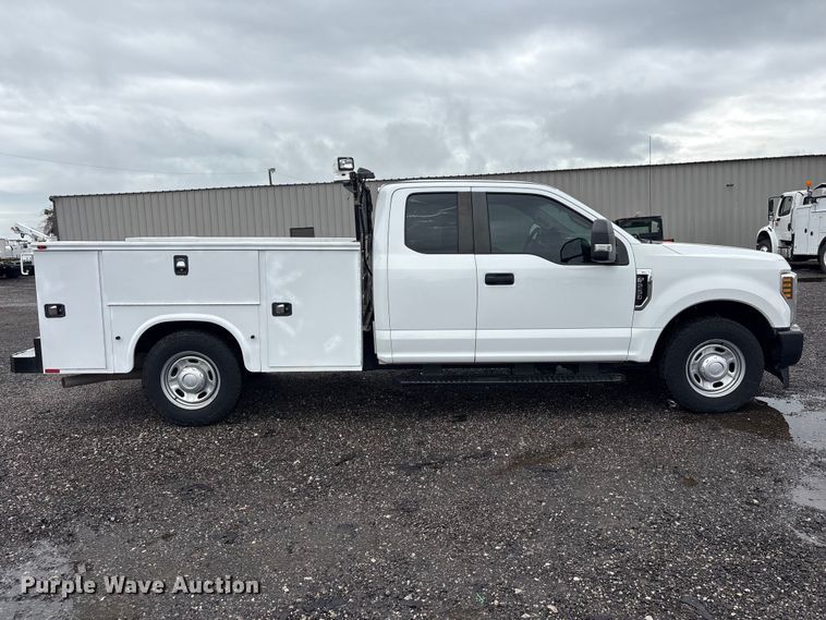 image for item EG9116 2019 Ford F250 Super Duty Ext. Cab utility bed pickup truck