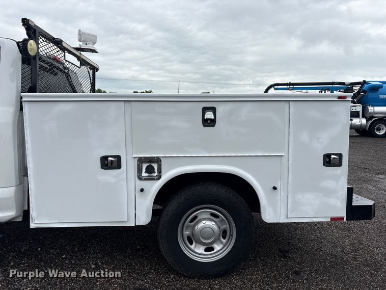 image for item EG9116 2019 Ford F250 Super Duty Ext. Cab utility bed pickup truck