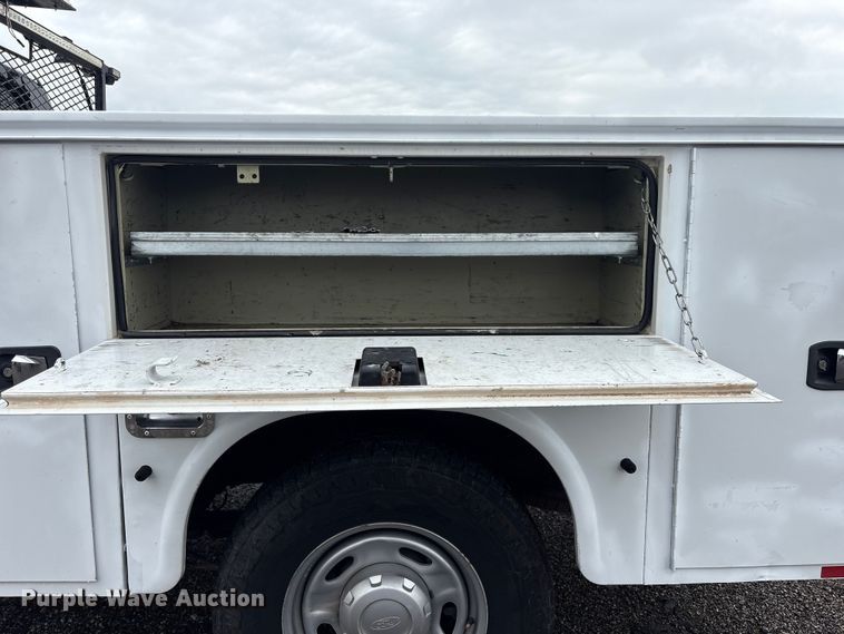 image for item EG9116 2019 Ford F250 Super Duty Ext. Cab utility bed pickup truck