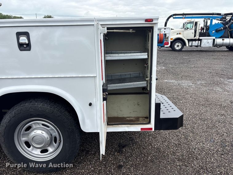 image for item EG9116 2019 Ford F250 Super Duty Ext. Cab utility bed pickup truck