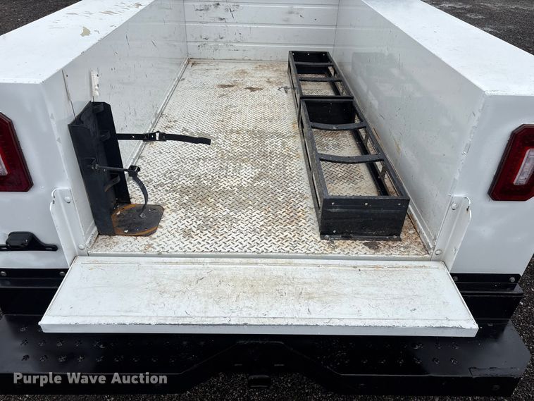 image for item EG9116 2019 Ford F250 Super Duty Ext. Cab utility bed pickup truck