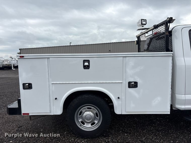 image for item EG9116 2019 Ford F250 Super Duty Ext. Cab utility bed pickup truck