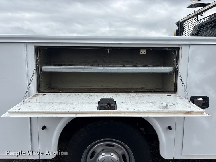 image for item EG9116 2019 Ford F250 Super Duty Ext. Cab utility bed pickup truck