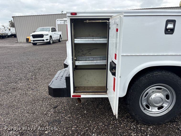 image for item EG9116 2019 Ford F250 Super Duty Ext. Cab utility bed pickup truck