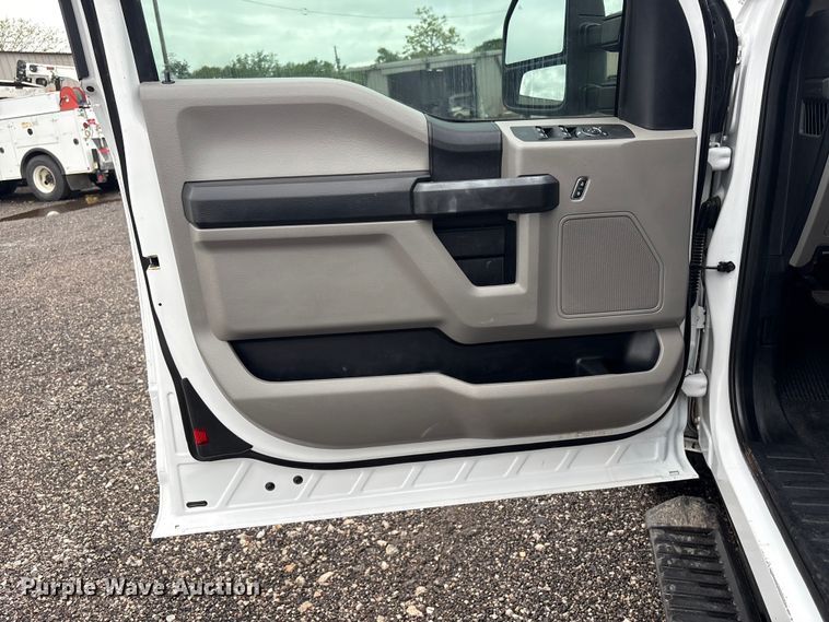image for item EG9116 2019 Ford F250 Super Duty Ext. Cab utility bed pickup truck