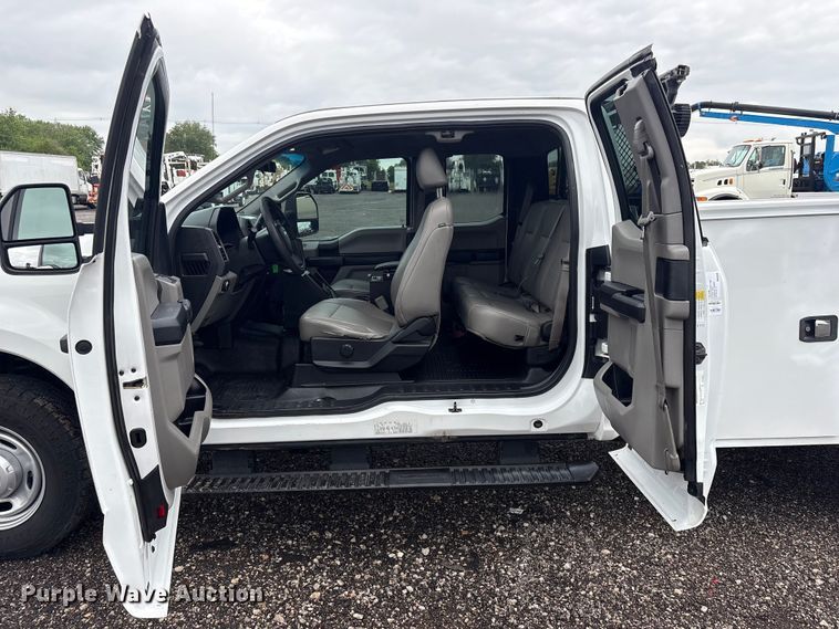 image for item EG9116 2019 Ford F250 Super Duty Ext. Cab utility bed pickup truck