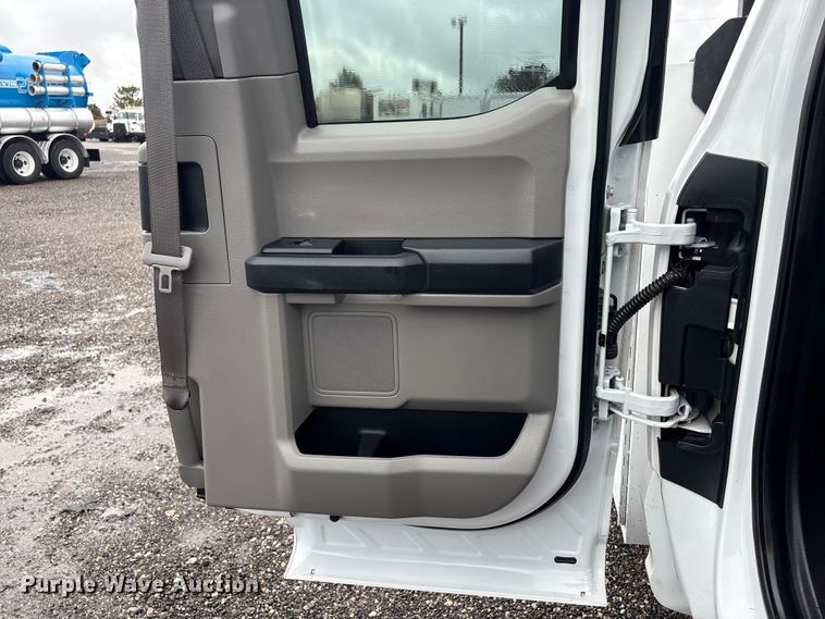 image for item EG9116 2019 Ford F250 Super Duty Ext. Cab utility bed pickup truck