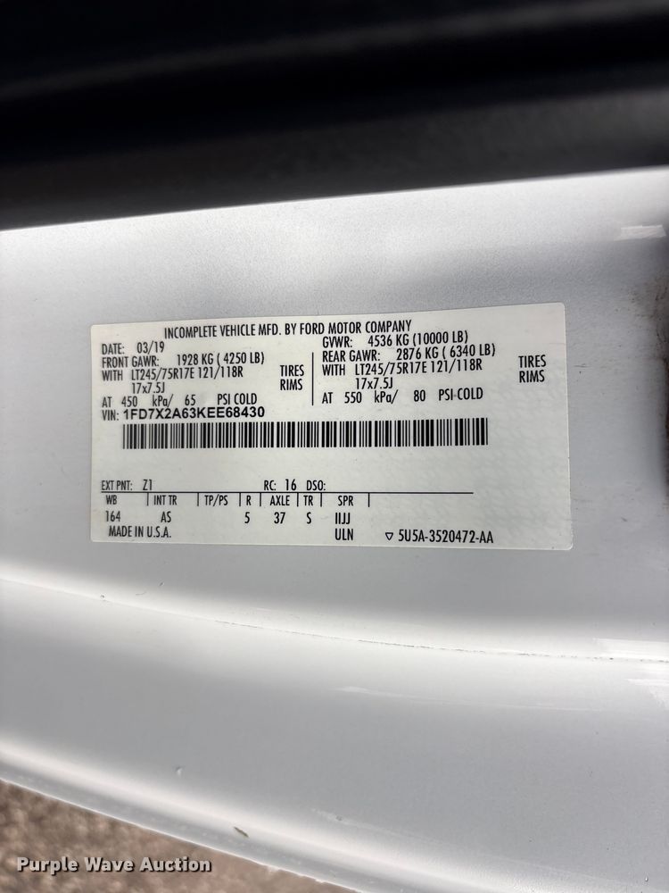 image for item EG9116 2019 Ford F250 Super Duty Ext. Cab utility bed pickup truck
