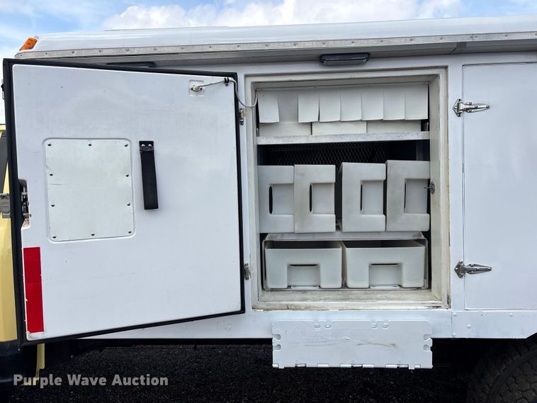 image for item EG9119 2019 Ford F550 Super Duty refrigerated delivery truck