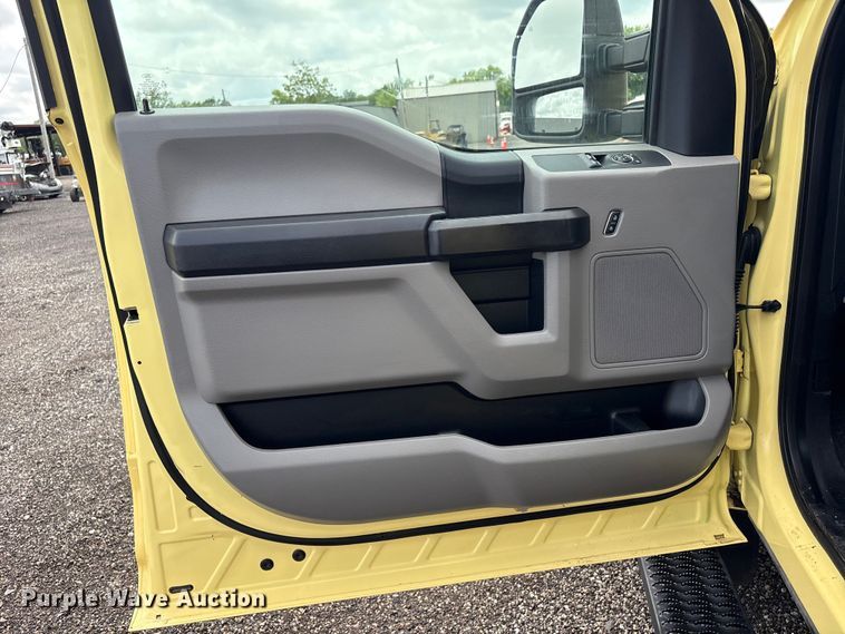 image for item EG9119 2019 Ford F550 Super Duty refrigerated delivery truck