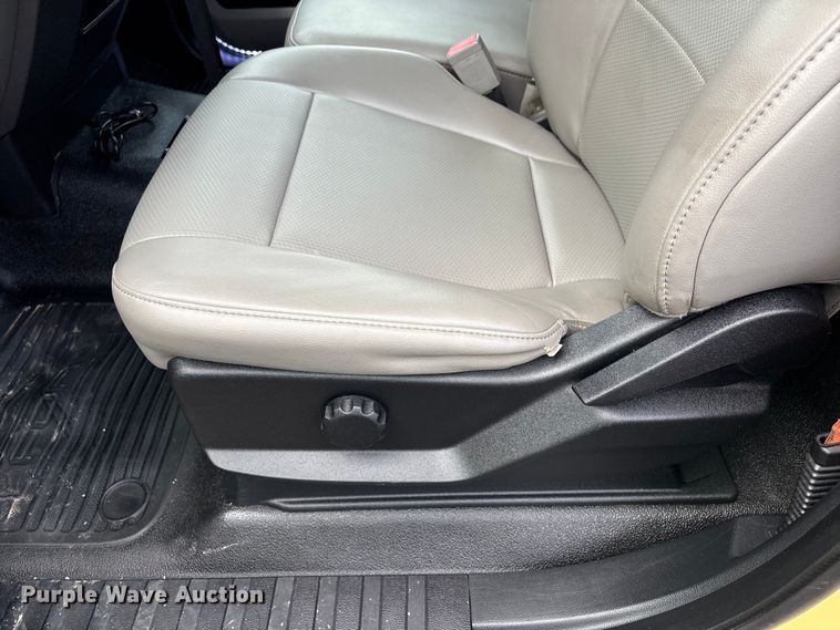 image for item EG9119 2019 Ford F550 Super Duty refrigerated delivery truck