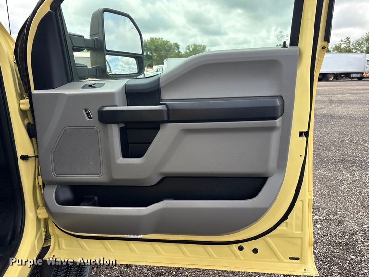 image for item EG9119 2019 Ford F550 Super Duty refrigerated delivery truck