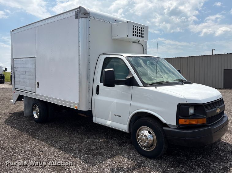 image for item EG9145 2016 Chevrolet Express 4500 box truck