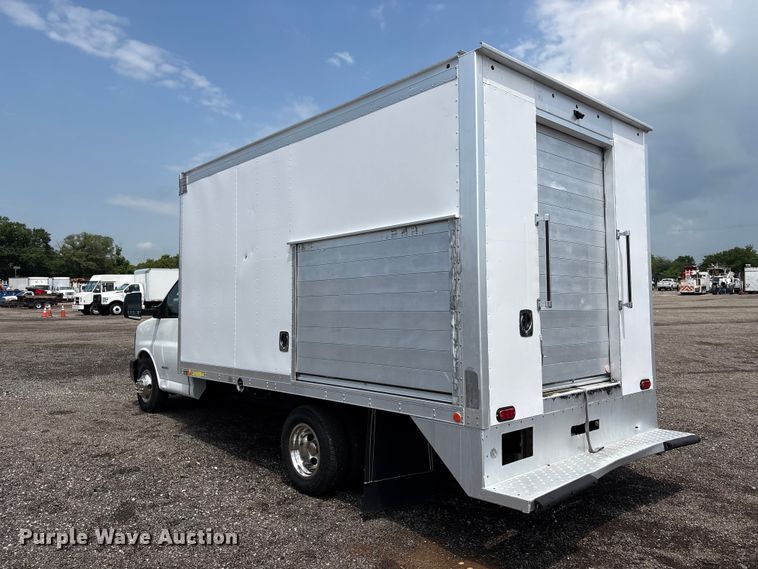 image for item EG9145 2016 Chevrolet Express 4500 box truck