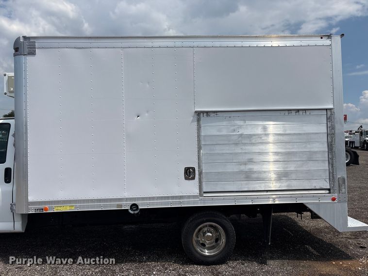 image for item EG9145 2016 Chevrolet Express 4500 box truck