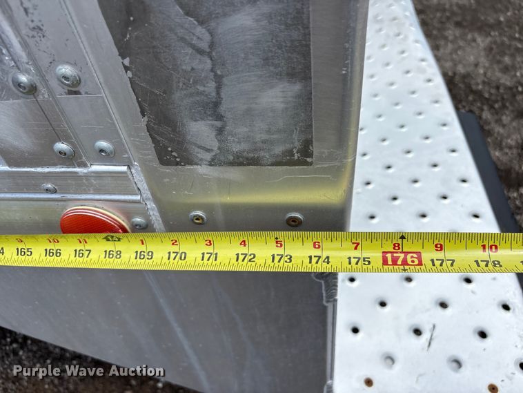 image for item EG9145 2016 Chevrolet Express 4500 box truck