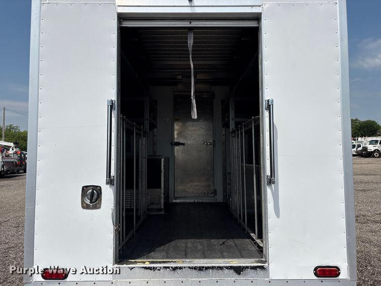 image for item EG9145 2016 Chevrolet Express 4500 box truck